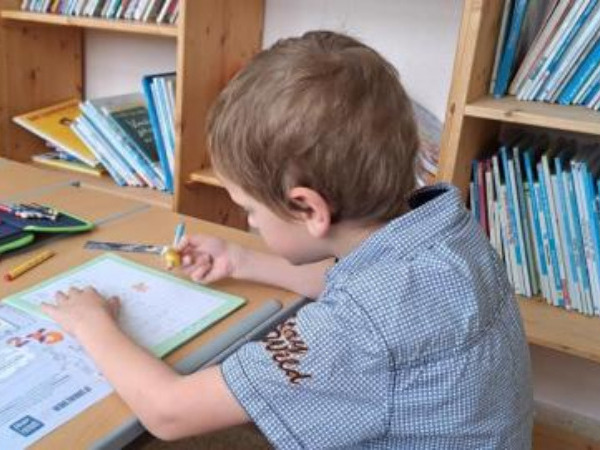Schüler arbeitet im Einzelsetting